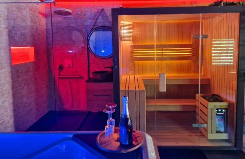 Ornans Apartment | Love Room Tentation