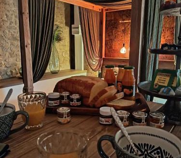 Nesmy Apartment | Love Room Vendée avec JACUZZI privatif