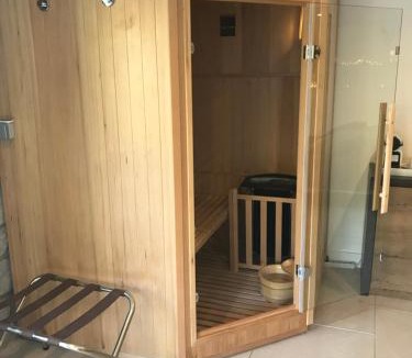 Massoins Bed & Breakfast | Love Room Villa Charlene