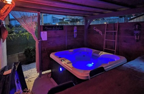 Nerac House | Love Room with Jacuzzi