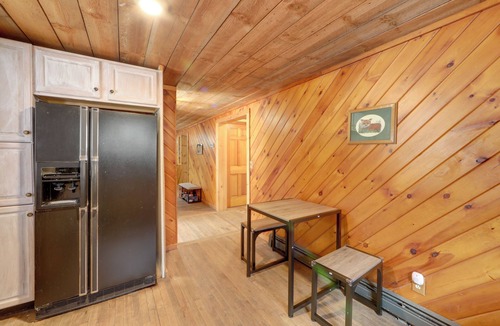 Remsen Cabin | Love Shack Retreat: Cabin w/Deck & Yard!
