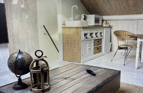 Jouarre Bed & Breakfast | love studio for couples