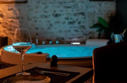 Medis Hotel | LOVE Suites & SPA "Le Chai" avec lit rond