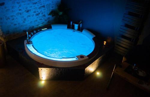 Medis Hotel | LOVE Suites & SPA "Le Chai" avec lit rond