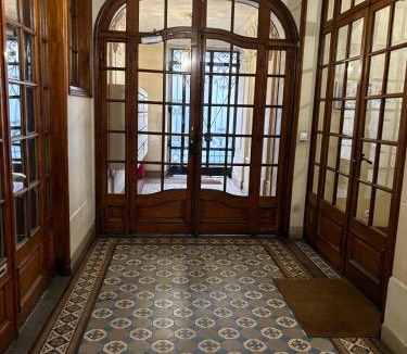 Quartier des Grandes-Carrieres Apartment | Love wins Montmartre