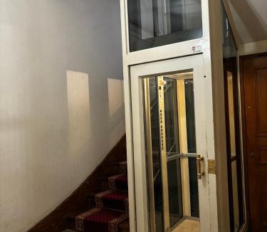 Quartier des Grandes-Carrieres Apartment | Love wins Montmartre