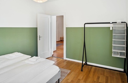 Hochschulen Apartment | Loveable 2BR: Central Charm in ZR