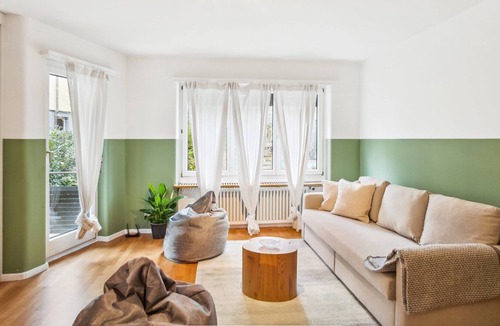 Hochschulen Apartment | Loveable 2BR: Central Charm in ZR