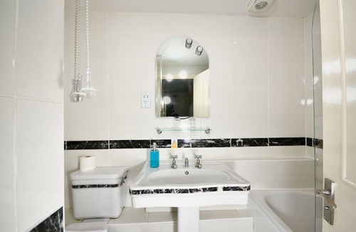 Alston Hotel | Lovelady Shield Hotel