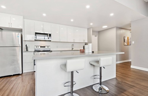 Bay Street Corridor Apartment | Lovely 1+1-BR in DT Toronto