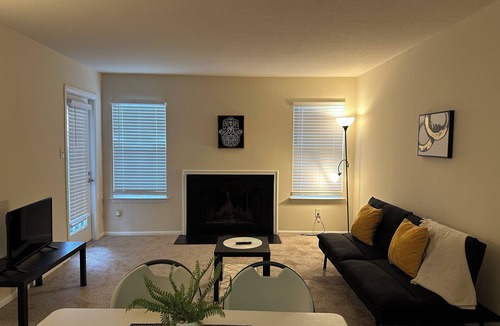 Germantown Apartment | Lovely 1/1 Getaway