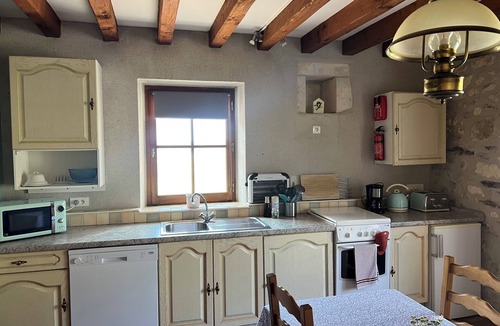 Le-Petit-Pressigny Cottage | Lovely 1-bedroom cottage in tranquil Le Petit-Pressigny, perfect for relaxing.