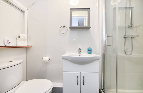 Reading Apartment | Lovely 1-bed Studio with Parking available