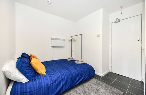 Reading Apartment | Lovely 1-bed Studio with Parking available