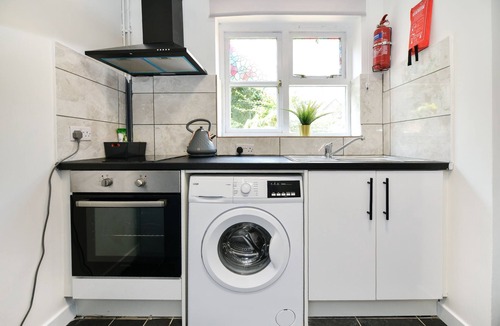 Reading Apartment | Lovely 1-bed Studio with Parking available