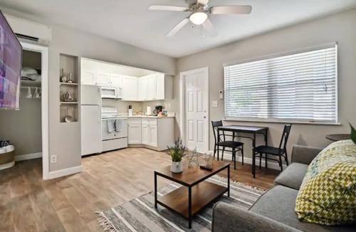Palm Beach Shores Apartment | Lovely 1 Bedroom Steps from the Beach