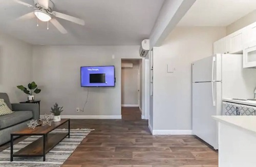 Palm Beach Shores Apartment | Lovely 1 Bedroom Steps from the Beach