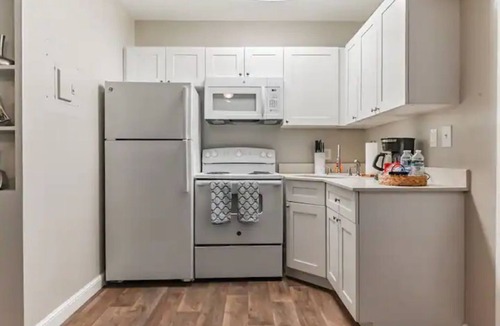 Palm Beach Shores Apartment | Lovely 1 Bedroom Steps from the Beach