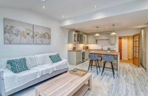 Guilden Sutton Apartment | Lovely 1 Bedroom Annex