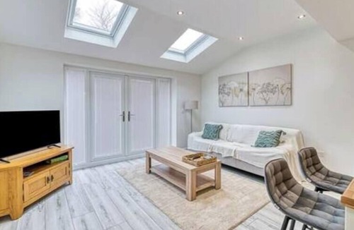 Guilden Sutton Apartment | Lovely 1 Bedroom Annex