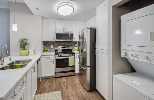 Roseville Apartment | Lovely 1-bedroom Apartment In Great Location.
