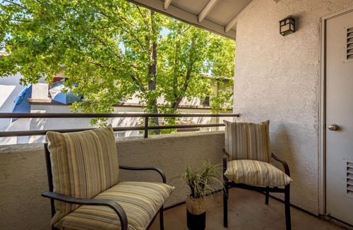 Roseville Apartment | Lovely 1-bedroom Apartment In Great Location.