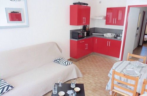 Sete Apartment | Lovely 1-bedroom flat 200m from beaches with terrace and parking