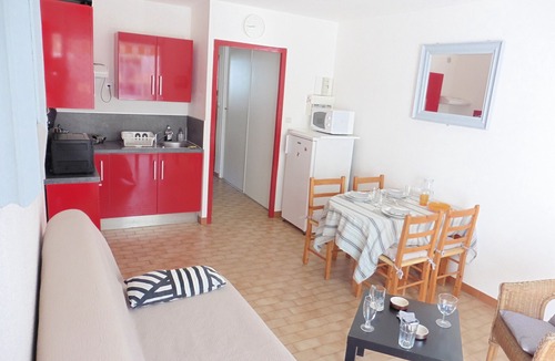 Sete Apartment | Lovely 1-bedroom flat 200m from beaches with terrace and parking