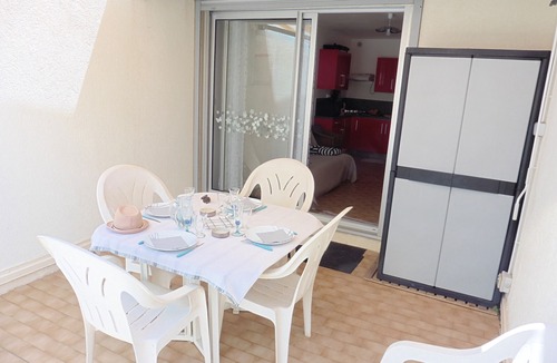 Sete Apartment | Lovely 1-bedroom flat 200m from beaches with terrace and parking