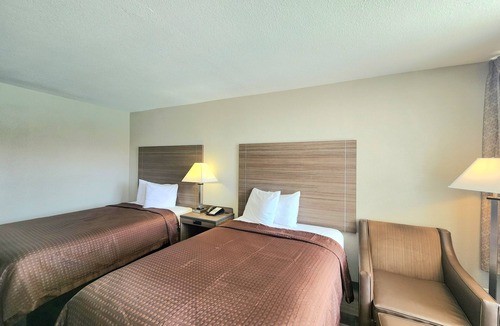 Seguin Hotel | Lovely 1-bedroom hotel with AC in soothing Seguin with options of one or two bed