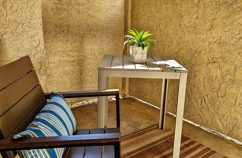 Medical Center District Apartment | Lovely 1-Bedroom Med Center Condo w/Pool Access