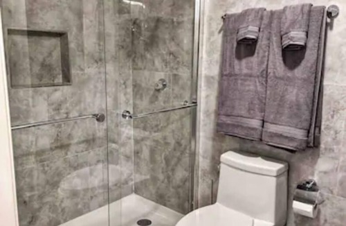 Medical Center District Apartment | Lovely 1-Bedroom Med Center Condo w/Pool Access