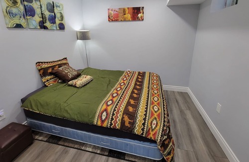 Shelburne Apartment | Lovely 1 bedroom plus den basement studio