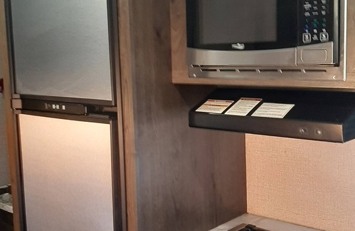Sacramento House | Lovely 1-bedroom recreational vehicle with AC in Sacramento near Rancho Cordova
