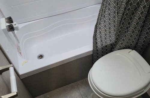 Sacramento House | Lovely 1-bedroom recreational vehicle with AC in Sacramento near Rancho Cordova