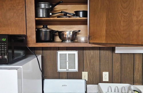 Hanna Apartment | Lovely 1-bedroom studio in charming Hanna. Perfect for your getaway.