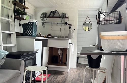 Stonington House | Lovely 1-bedroom tiny house with AC in Stonington