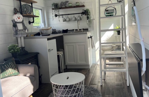 Stonington House | Lovely 1-bedroom tiny house with AC in Stonington