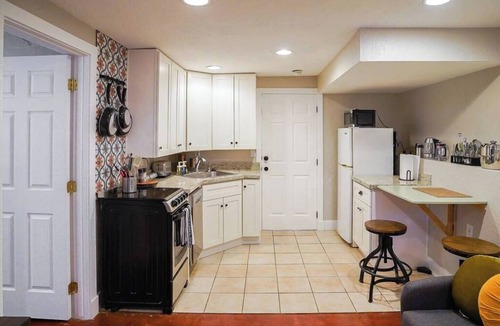 Central City Apartment | Lovely 1 Bedroom Downstairs Apartment