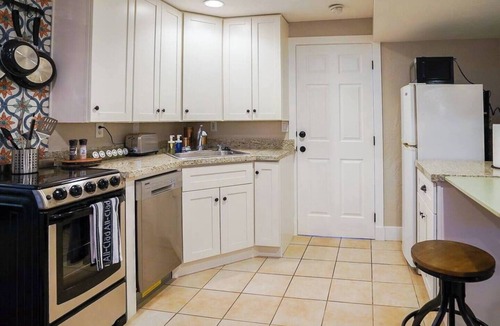 Central City Apartment | Lovely 1 Bedroom Downstairs Apartment