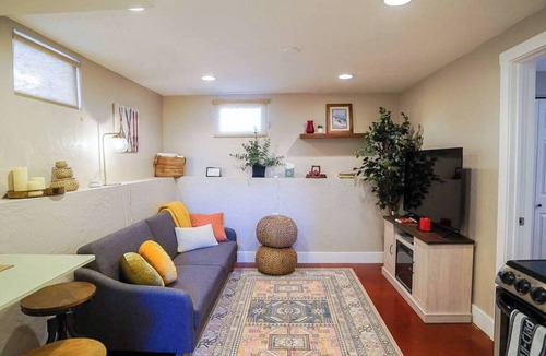 Central City Apartment | Lovely 1 Bedroom Downstairs Apartment