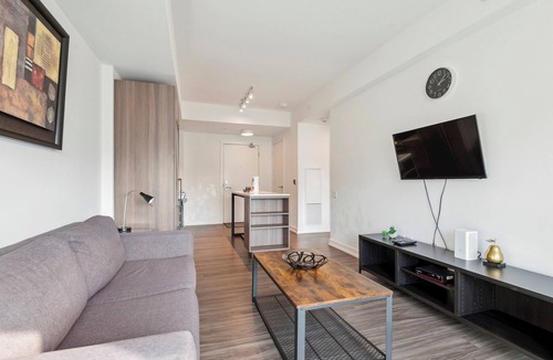 Bay Street Corridor Apartment | Lovely 1-BR in DT Toronto