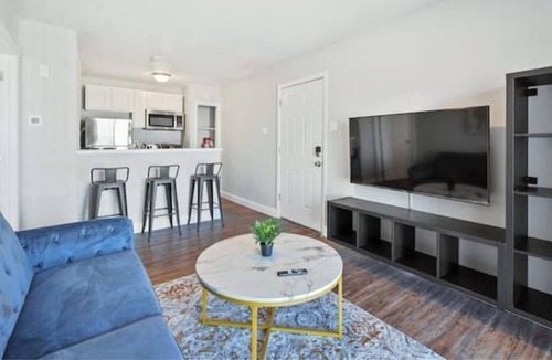 Vickery Meadow Apartment | Lovely 1BR Apt Fully Equipped Kitchen