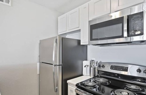 Vickery Meadow Apartment | Lovely 1BR Apt Fully Equipped Kitchen
