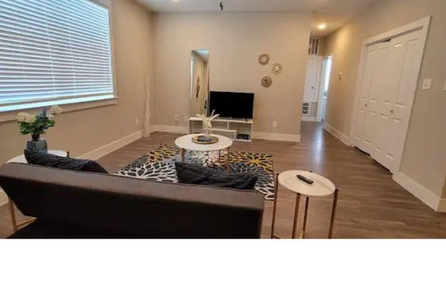 Spring Branch West House | Lovely 2 bdrm. apartment with free parking in gated community