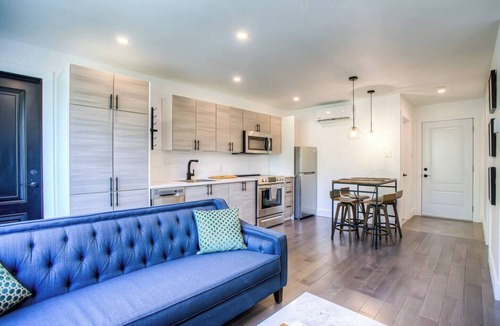 Pointe-Saint-Charles Apartment | Lovely 2 BDRs renovated condo near DT, metro