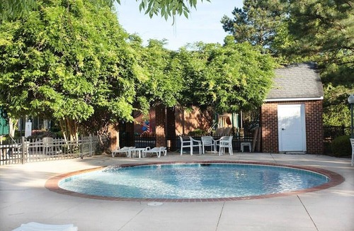 Berkeley Condo | Lovely 2 Bed, 2 Bath Condo (6 ppl) All Season Pool