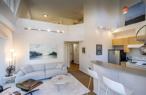 Belltown Condo | Lovely 2 Bed/Bath Penthouse w/Space Needle View