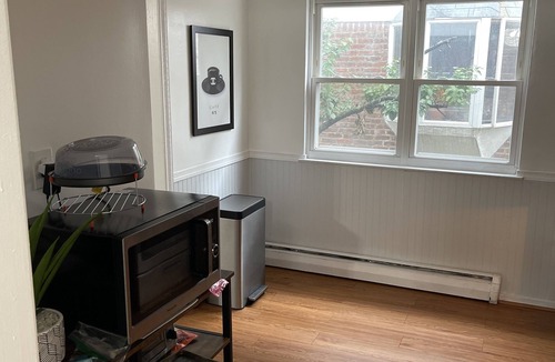 Canarsie House | Lovely 2 bed/bathroom apartment with open parking