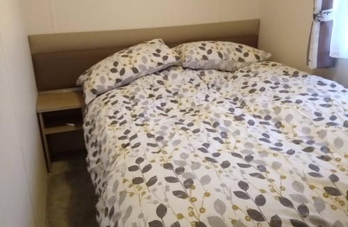 Milford on Sea Cabin | Lovely 2-Bed Caravan in Lymington